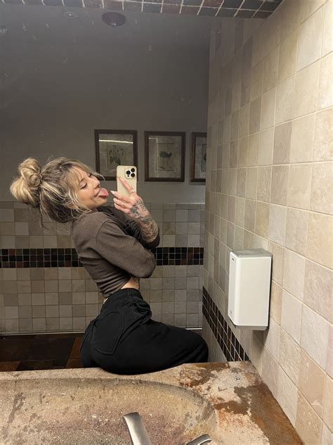 Awlivv Very Hot On Twitter Sup Fuckers Https T Co BsFlnkH W Twitter