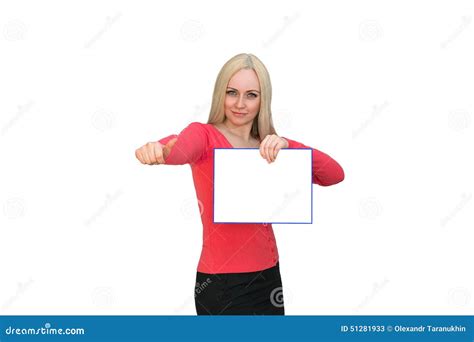 Belle Femme Blonde Montrant Le Panneau D Affichage Vide D Affiche Image Stock Image Du Sourire