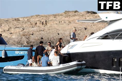 Irina Shayk Nude OnlyFans Leaks Fappening Page FappeningBook