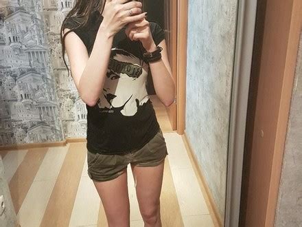 Hottie With Great Legs Doing Some Nude Selfies At HomeMoviesTube