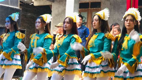 PUTRI PANGGUNG VERSI NIRWANA DRUMBAND DI DESA COGEH TLOGOREJO