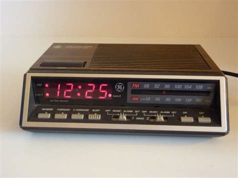 Vintage Ge Am Fm Clock Radio With Snooze And Double Alarm