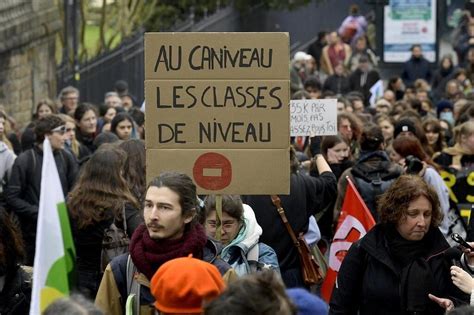 Pourquoi Des Professeurs Sont Vent Debout Contre Les Groupes De Niveaux Au Collège Dinan