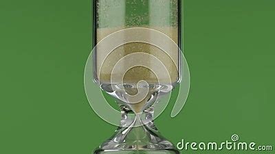 This Slow Motion Hourglass Clicked Viewers Into Total Stupor Hourglassleigh Review Everyone S Missing news