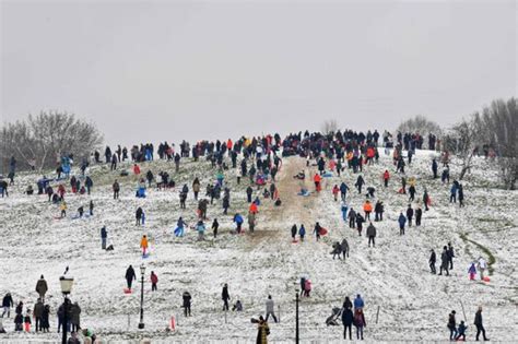 UK snow LIVE: Thundersnow erupts with locals fearing explosion as heavy ...