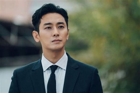 Ju Ji Hoon Dikabarkan Bakal Membintangi Drakor Romantis Setelah 18