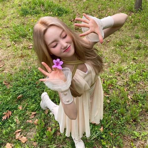 𝐠𝐨𝐰𝐨𝐧 𝐬𝐩𝐨𝐭𝐢𝐟𝐲 Gowon loona Cottagecore girls Forever my girl