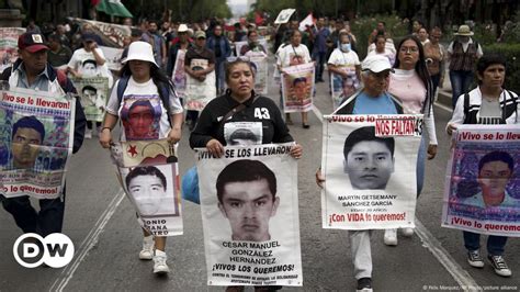 Familias De Ayotzinapa Acusan A AMLO De Encubrir La Verdad DW 27 08