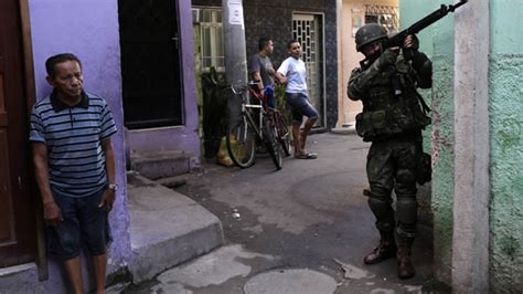 Mujer Muere A Tiros Al Entrar Por Error En Una Favela De Río De Janeiro Siguiendo Direcciones De