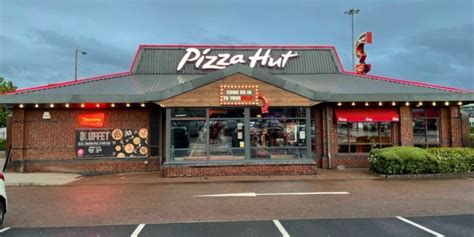 Pizza Hut Vegan Options: What's vegan at Pizza Hut? (2022)