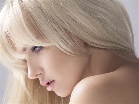 Women Long Natural Blonde Hair Wallpaper 1600x1200