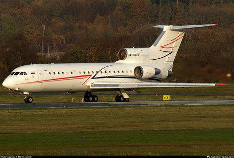 RA 42424 Lukoil Avia Yakovlev Yak 42D Photo by Marius Höpner ID