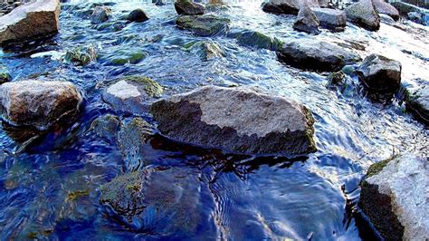 Вода Течет Между Камней. Футаж Вода Течет. Красивая Вода Между Камней ...