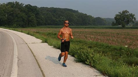 PHOTOS: Real-Life Forrest Gump is running across the US - ABC13 Houston