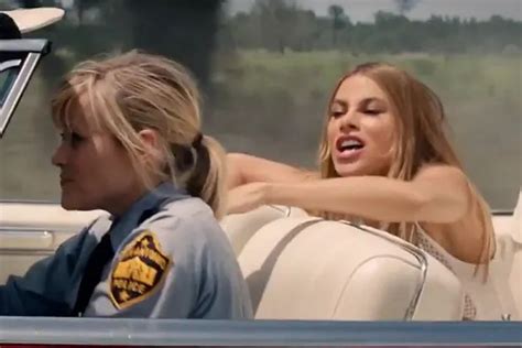 Reese Witherspoon Sofia Vergara On The Run In Hot Pursuit First