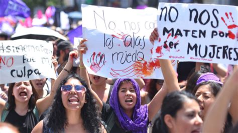 Qu Llevar A La Marcha Del De Marzo Glamour