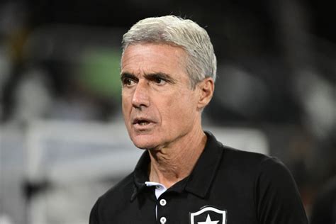 Botafogodeprimeira Escala O Do Botafogo Lu S Castro Deve Rodar Time