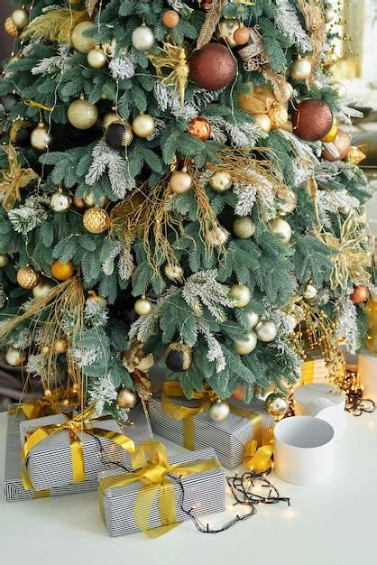 21 Creative Christmas Tree Decorating Ideas To Try This 40 Off