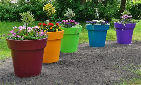 De La Couleur Avec Les Pots De Fleurs Et Jardini Res En Plastique Design