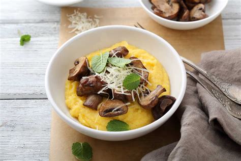 Cremige Rosmarin Polenta Mit Gebratenen Champignons Gesund Gut Essen