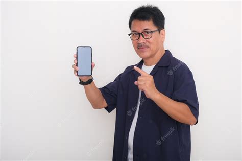 Premium Photo Facial Expression Of An Asian Guy Holding A Smartphone