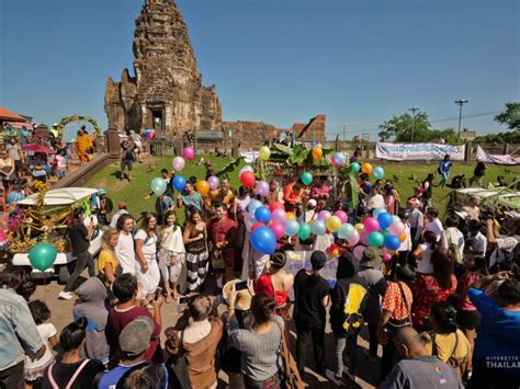 Monkey Banquet Festival in Lopburi - It's better in Thailand