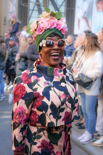 Premium Photo | New yorkers in wonderful costumes at the easter parade ...