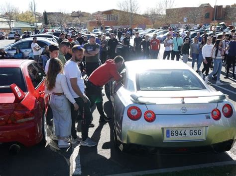 Los Amantes Del Motor Disfrutan Con La Concentraci N De Veh Culos En