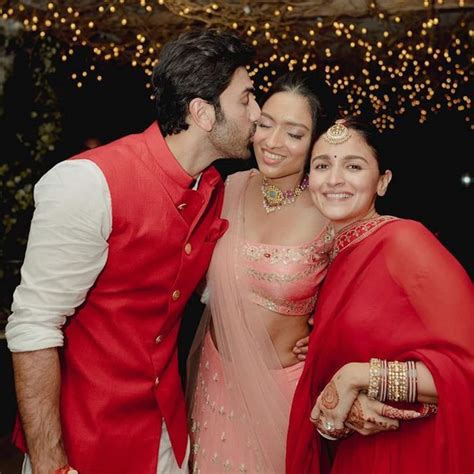 Ranbir Kapoor-Alia Bhatt wedding: From sweet promise notes to showering kisses, Brahmastra star ...