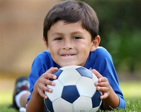 Imagem gratuita infância crianças concorrência futebol bola