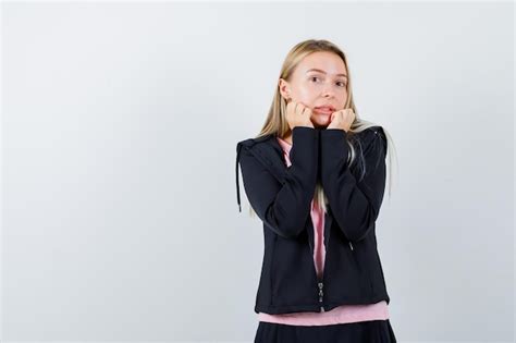 Jeune Femme Blonde Charmante Isol E Photo Gratuite