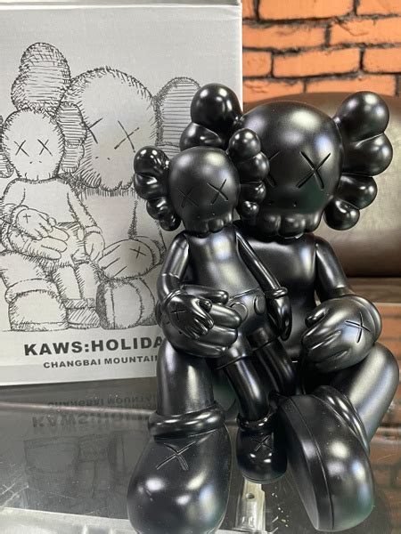 Коллекционная фигурка KAWS THE CHANGBAI MOUNTAIN - купить по выгодной ...
