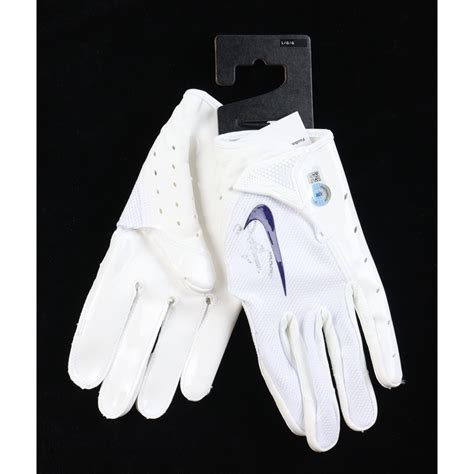 Tyreek Hill Dual-Signed Nike Football Gloves (Beckett) | Pristine Auction