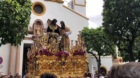 Video Lunes Santo En Sevilla En Directo La Lluvia Rompe El Lunes