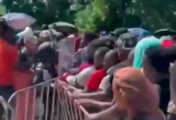 Migrantes Haitianos Rompen Cerco De Seguridad Del Coma Chiapas