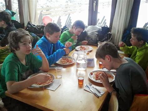 Schneesportlager Langendorf R Ttenen Mittagessen