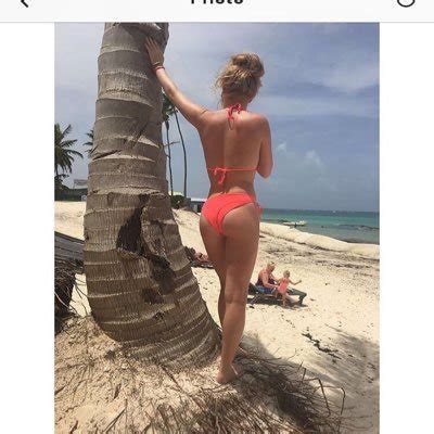 6 Hot Sexy Emily Dale Bikini Pics