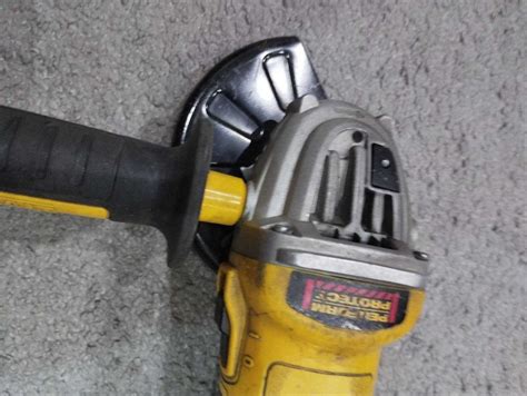 Кутова шліфмашина болгарка DeWALT DWE4257. Вживана (Б/У): 4 150 грн ...