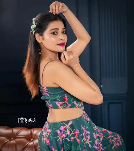 Dharsha Gupta Looks So Hot In Her Latest Pics See Photos