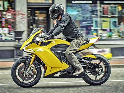 Damon revela a naked elétrica HyperFighter na CES MOTOO