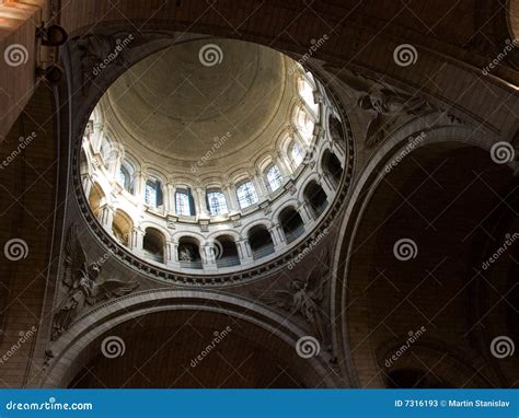 Sacre Coeur inside view editorial stock photo. Image of belief - 7316193