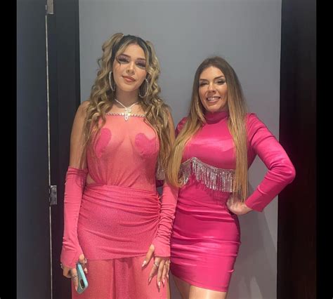 Foto Em Seu Canal No Youtube Aysha Filha De Simony Costuma Falar