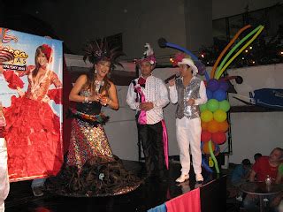 Alegría multicolor de cArNaVaL Gay se toma BARRANQUILLA OrgulloLGBT co