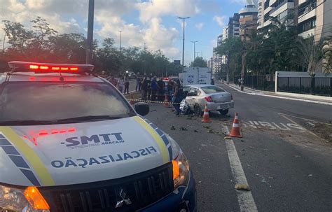 Condutor Morre Após Se Chocar Com Base De Semáforo Na Av Beira Mar O