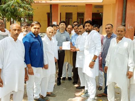 Memorandum Submitted To Naib Tehsildar Demanded Payment Of Dues From