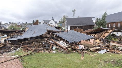 Bilanz Nach Sturm Fabienne Eine Tote Mehrere Verletzte Viele