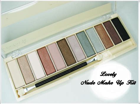 Bardzo niskobudżetowa NAKED czyli Lovely Nude Make Up Kit Kobieta