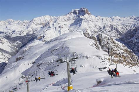 Skiing in Cortina d'Ampezzo - Dolomiti SkiRock