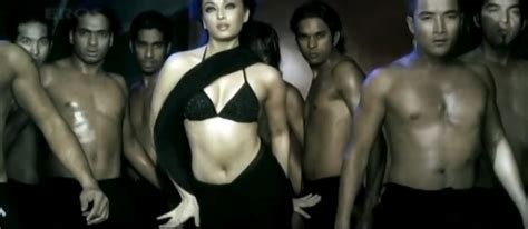 Hot Actress Aishwarya Rai Hot In Saree