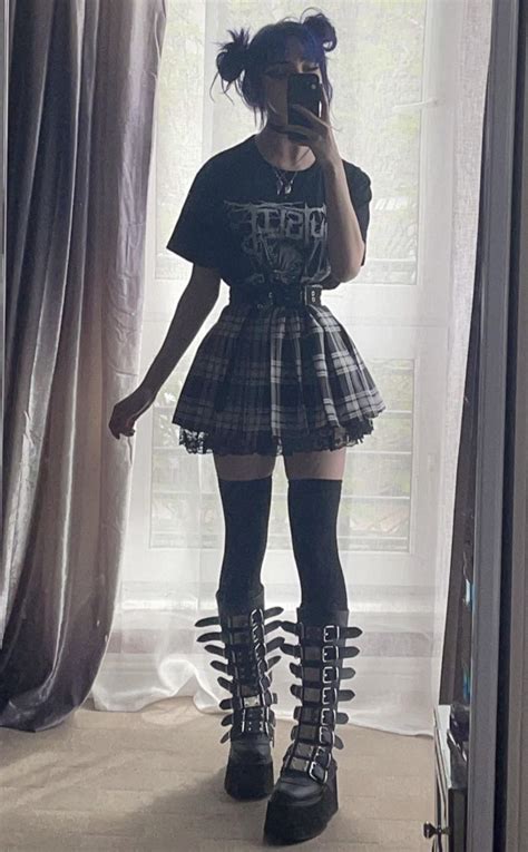 hi! what style would you say this outfit is?? : r/alternativefashion